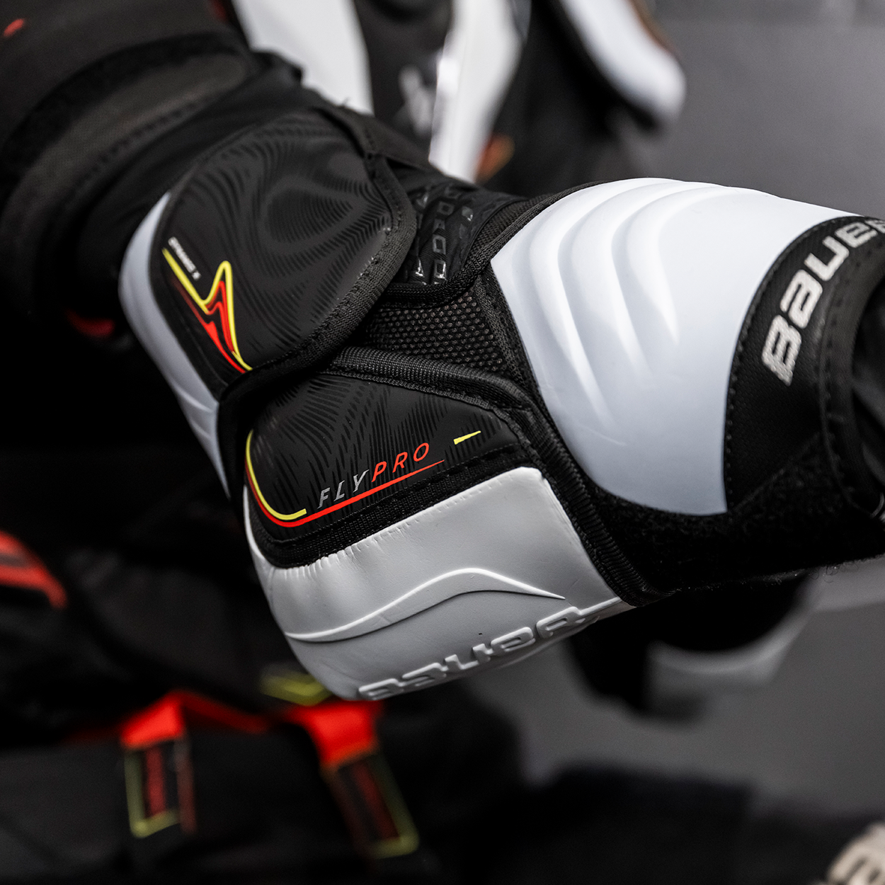 BAUER VAPOR FLYPRO ELBOW PAD INTERMEDIATE